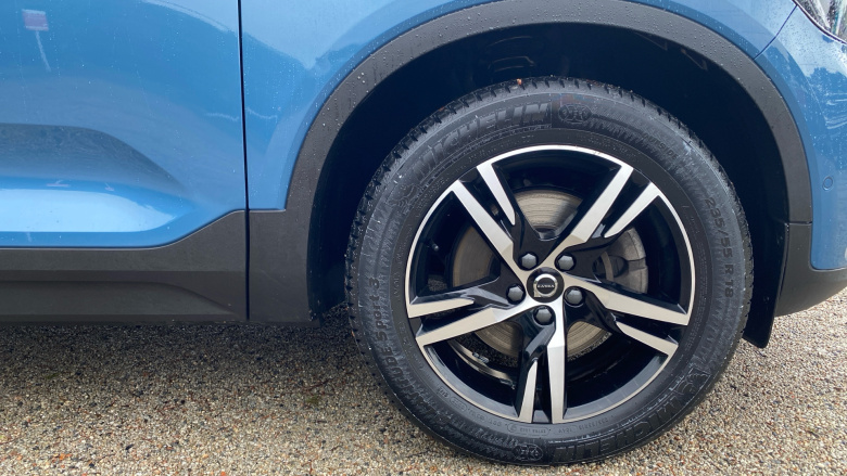 Volvo XC40 2.0 B4P Plus Dark 5dr Auto Petrol Estate